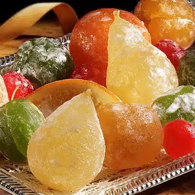 Frutta candita su un vassoio a Bologna